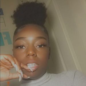 Meet your Posher, Ebony